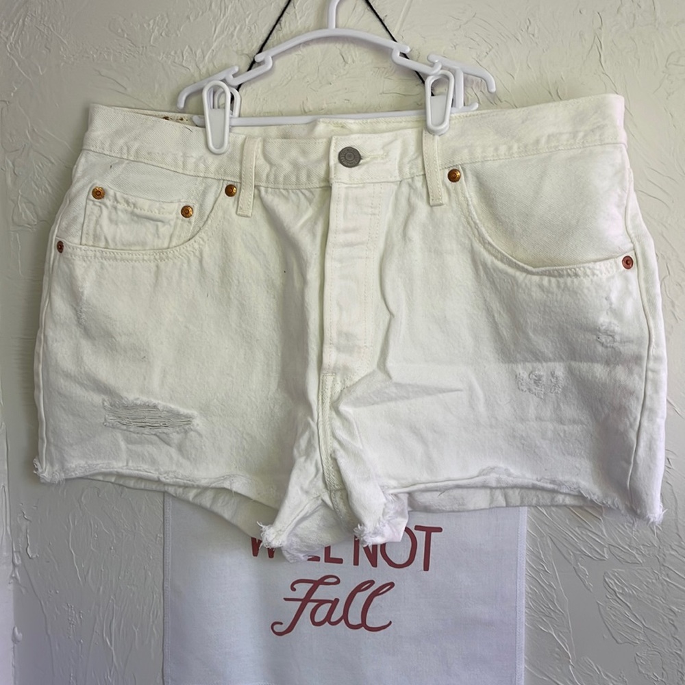 Levi’s white shorts button fly